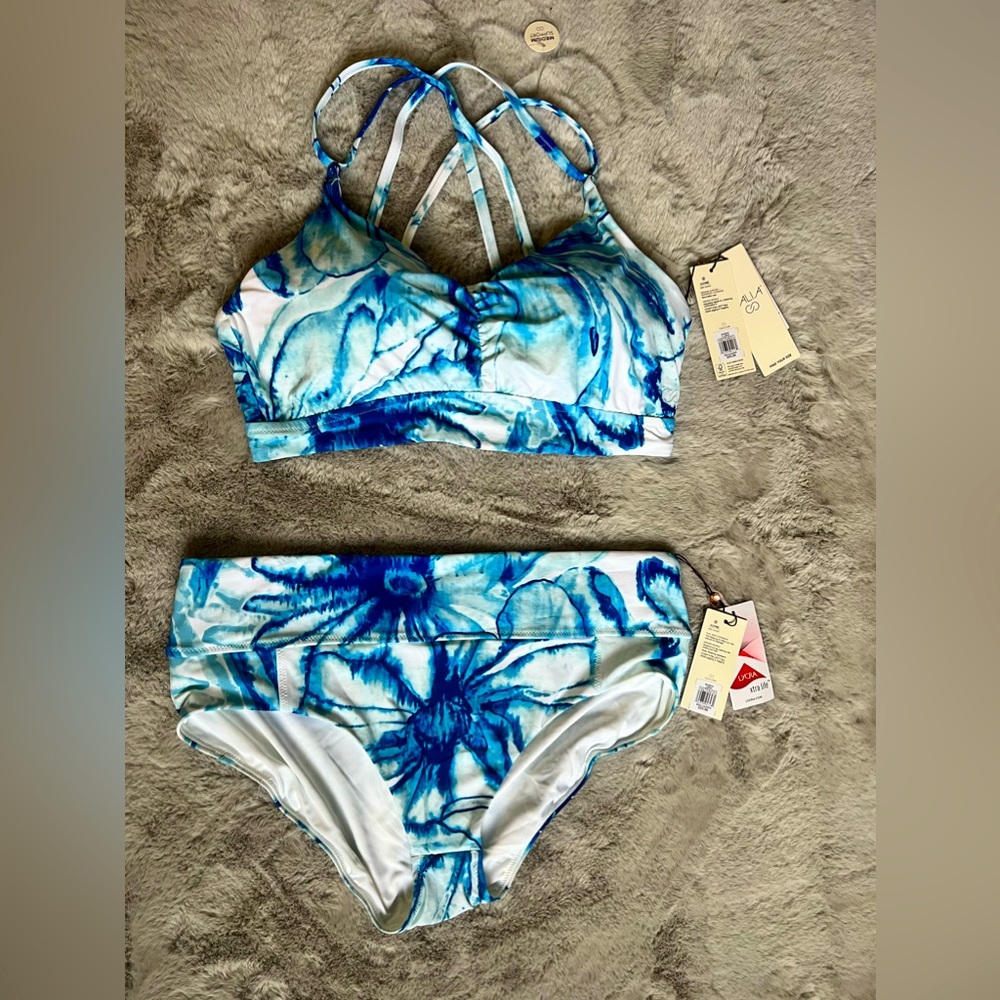 CALIA by Carrie Underwood Bikini -NWT

Bikini top XL 
Bikini Bottom L